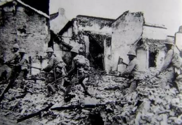 1944年“猛張飛”接到突圍命令，沉默一會後：不，我還有60發子彈