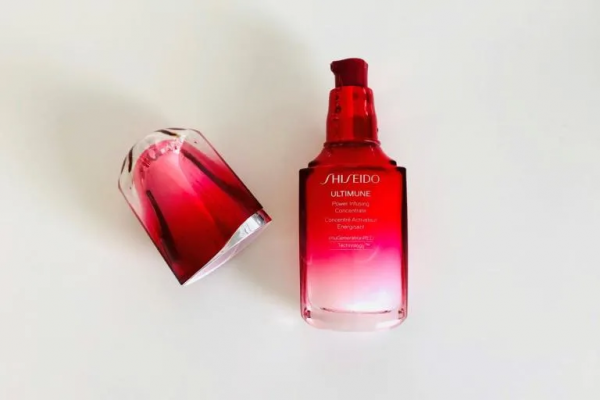 曾讓代購擠爆專櫃的日本三大精華紛紛升級，今年還能重回神壇嗎？