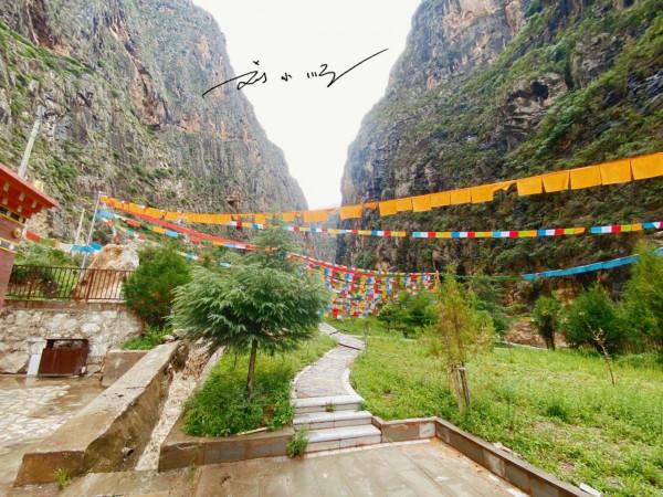 西藏昌都也有一座“文成公主廟”,藏在峽谷裡,知道的遊客還不多 西藏昌都也有一座“文成公主廟”,藏在峽谷裡,知道的遊客還不多