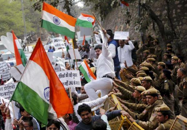 這場面,不知道的還以為是在阿富汗…… 這場面,不知道的還以為是在阿富汗……