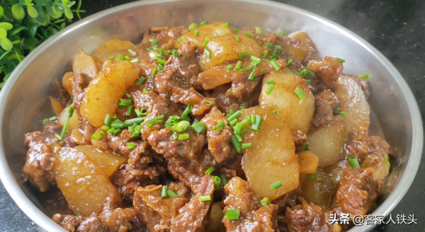 天冷多吃蘿蔔,加3斤牛腩,教你廣東有名的做法,好吃過癮吃不膩 天冷多吃蘿蔔,加3斤牛腩,教你廣東有名的做法,好吃過癮吃不膩
