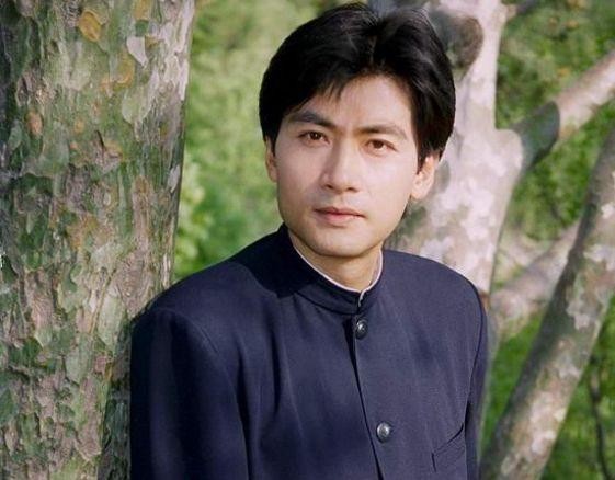 著名歌唱家胡月：嫁給陸劍民，造病歷騙父親，父親去世後泣不成聲