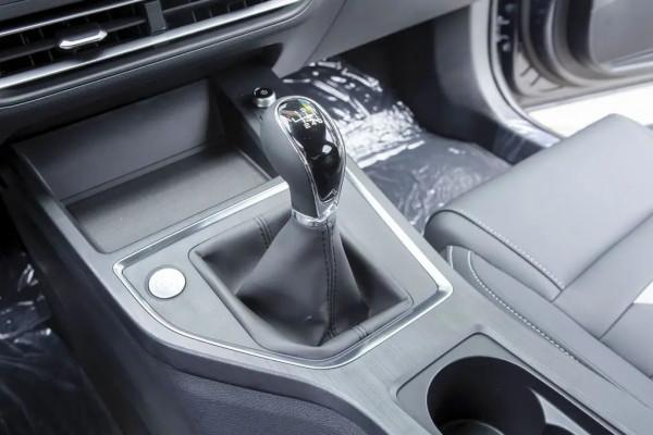 秦Pro：造型運動，搭載1.5T+6擋手動，配置討喜，適合年輕人