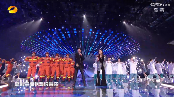 湖南臺跨年：龔俊唱得難聽卻自信，王一博胖了，楊紫出場收視最高