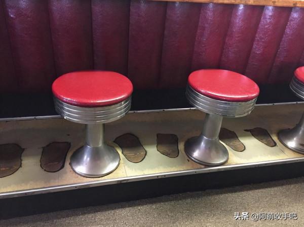 33張時間力量的照片，大自然吞噬廢棄的汽車，遊客在荒漠踩出階梯