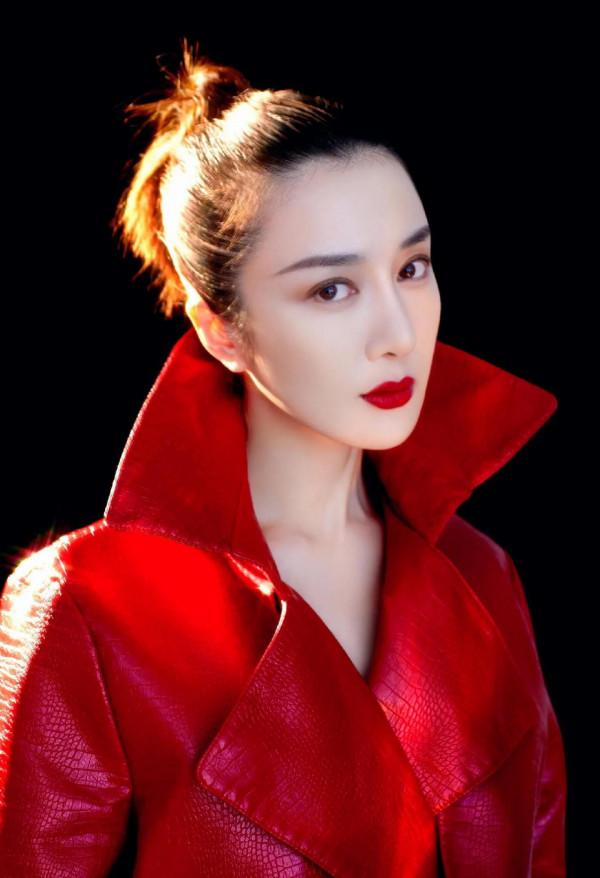 有喜歡李依曉的嗎？她曾是古裝第一美人，現在卻只能演反派角色