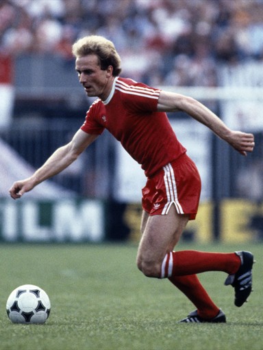 德國戰神魯梅尼格，不是10號的10號，與球王之間只差一座世界盃