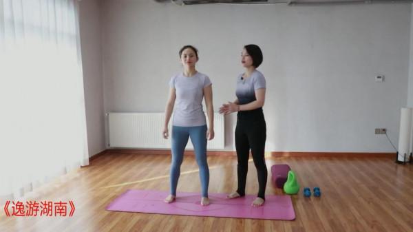 產後腹部鬆垮怎麼辦？理療瑜伽體式《負重與深蹲》精準鍛鍊腹部