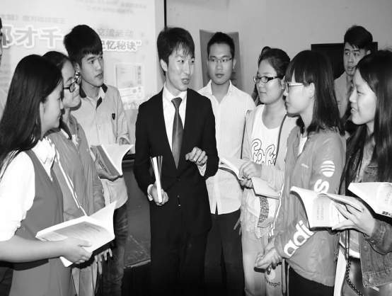 擁有超強記憶的鄭才千,19歲在澳門賭場百戰百勝,後被拉進黑名單 擁有超強記憶的鄭才千,19歲在澳門賭場百戰百勝,後被拉進黑名單