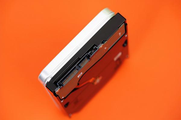 業界首創10碟片工藝之硬碟圖賞 業界首創10碟片工藝之硬碟圖賞