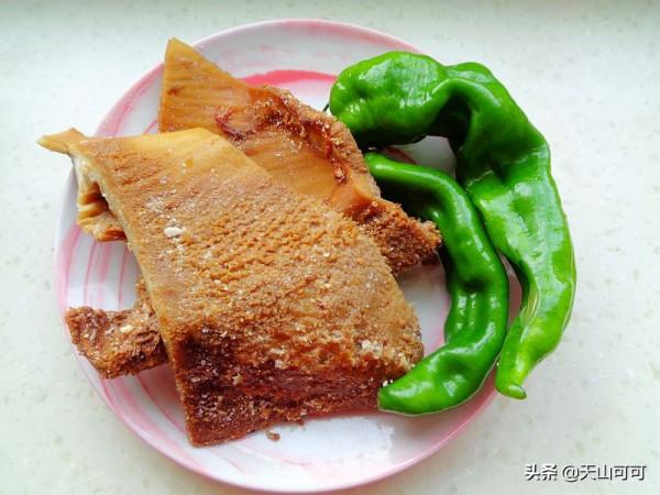 我家隔三差五吃的下飯菜，幾分鐘炒一盤，群友卻說：土豪沒法比