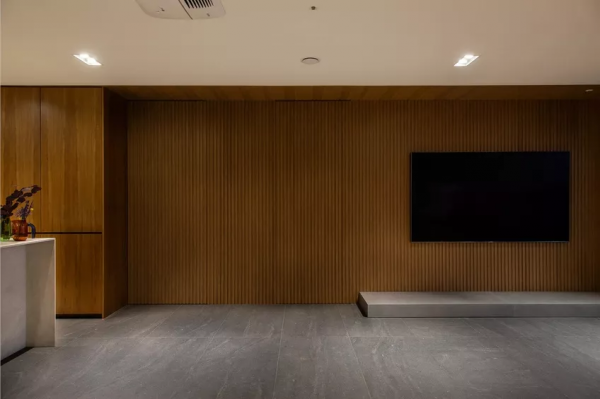 裝修不再“循規蹈矩”，減少傢俱數量，陽光房裡砌花壇過小資生活