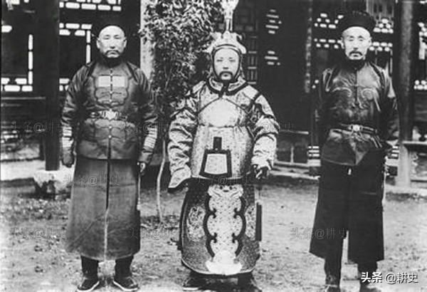 19張晚清老照片，慈禧的泡澡盆，鎖住腳的女犯人，看盡社會百態