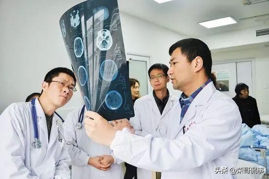 &OpenCurlyDoubleQuote;醫學教育&rdquo;門檻迎來新調整，相關部門回應，有些學生可能會失業