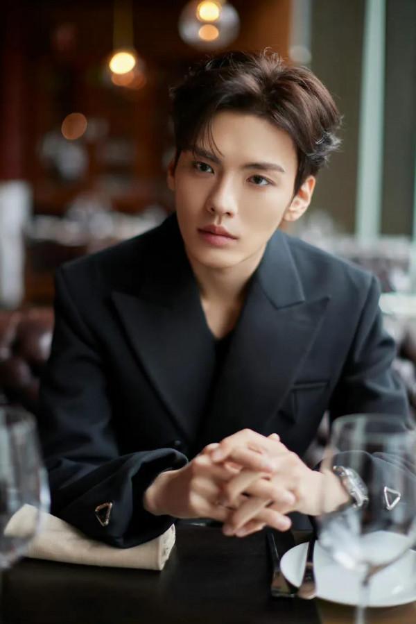 鳳凰網時尚之選：陳數、許佳琪、李若彤、尼坤、袁冰妍、INTO1