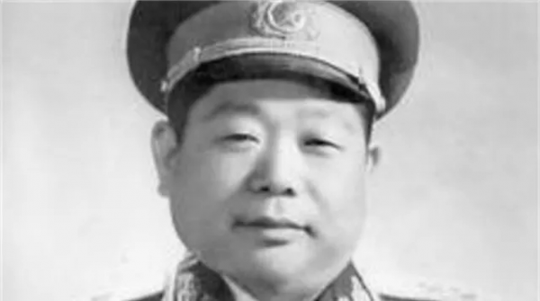 1986年將帥合影:當過大軍區司令,也乖乖站後排,老師落座C位 1986年將帥合影:當過大軍區司令,也乖乖站後排,老師落座C位