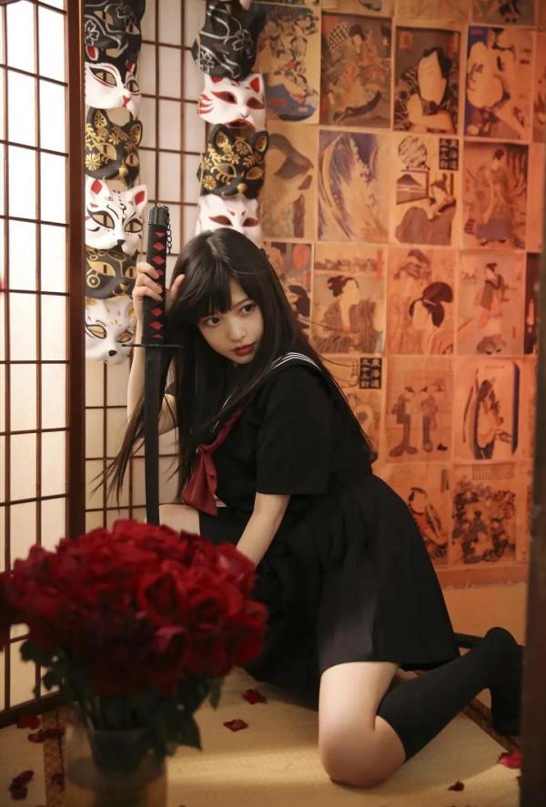 網路紅人：鍾曼菲