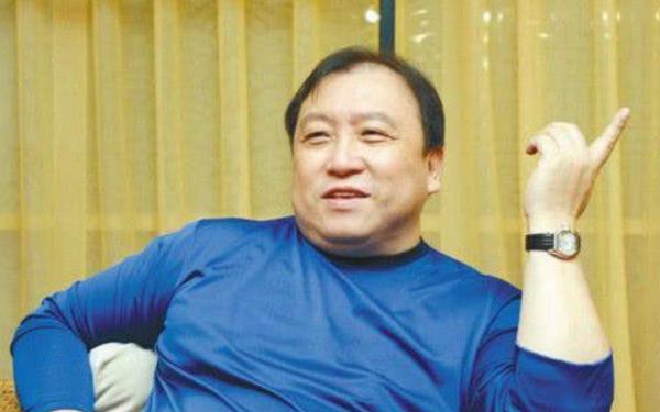 他是王晶的父親，港片的祖師爺，去世時能讓謝賢黃日華為其扶靈