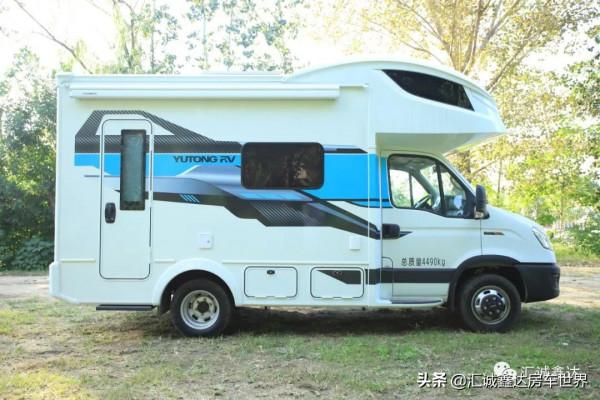 ​適合年輕人的實用型房車,9坐3床,後廚衛佈局,比租房租車還划算 ​適合年輕人的實用型房車,9坐3床,後廚衛佈局,比租房租車還划算