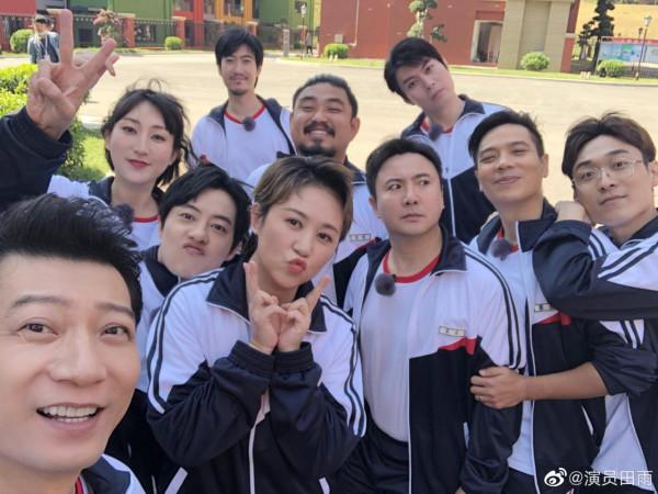 《夏洛特煩惱》時隔6年重聚，尹正和王智缺席，被“王老師”喊話