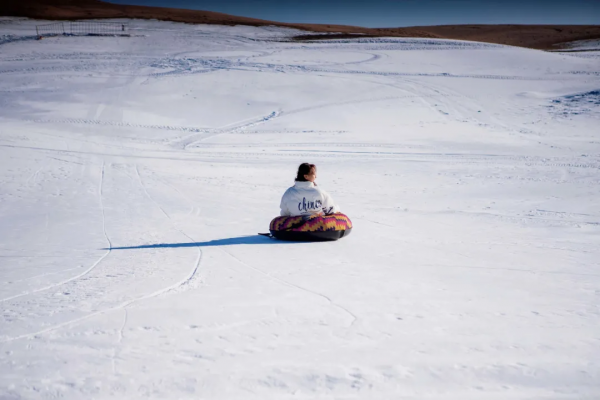 別等頭髮花白才說“我要出去走遠方”，趁冬日暖陽，遇見恰好風景