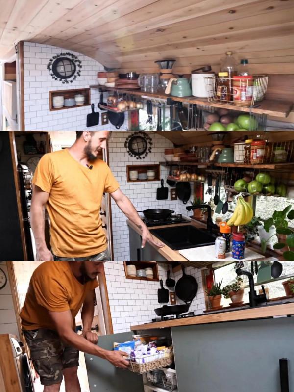 美國夫妻不願當房奴,花2千美元買輛廢棄大巴改裝成房子 美國夫妻不願當房奴,花2千美元買輛廢棄大巴改裝成房子