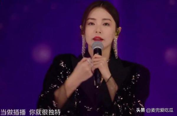 雙11晚會引熱議？張雨綺假唱，易烊千璽造型成熟，李榮浩像流浪漢