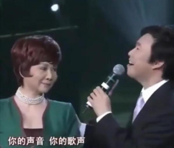 聽了蔡明和費玉清的深情對唱，覺得小品演員才是全能演繹人才