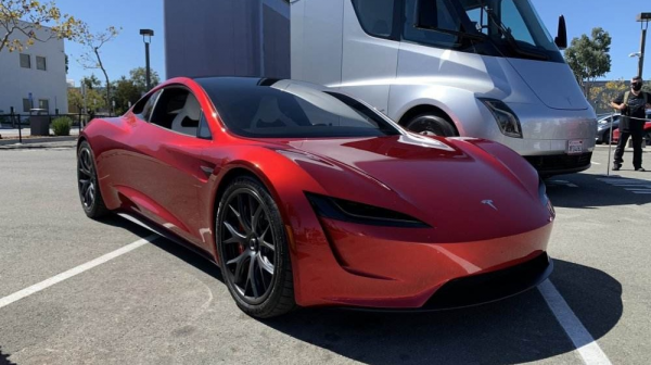 Roadster貼地飛行，i7搭三電機，2022六款效能極強的重磅新車盤點