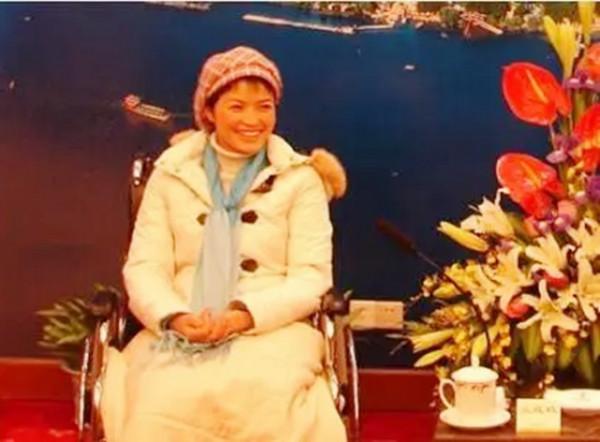 還記得曾說我是導遊先救乘客的文花枝嗎？後來在毛主席家鄉當書記