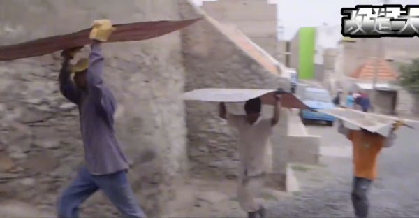 非洲改造大師用鐵桶建房子，成本150，就能擁有一室一廳！紀錄片