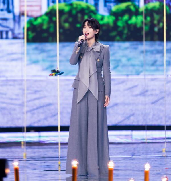 央視國慶晚會收視破3:流量退潮,謝霆鋒胡歌上熱搜,李雪健感人 央視國慶晚會收視破3:流量退潮,謝霆鋒胡歌上熱搜,李雪健感人