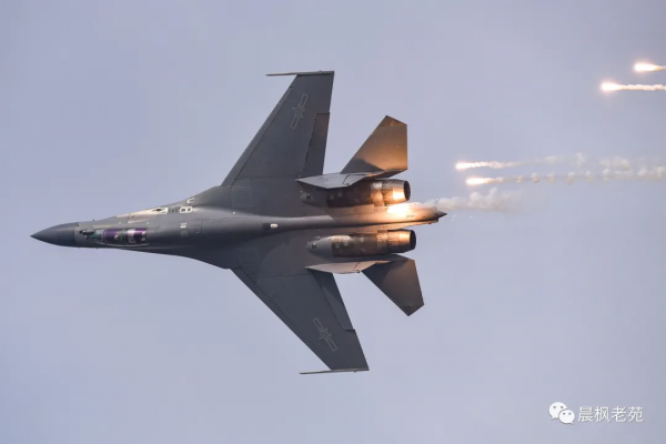 繞臺，才是最給力的國慶閱兵