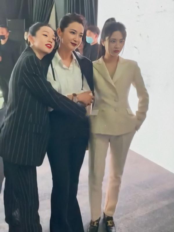 “左右逢源”周也：靠少年的你走紅，後討好李冰冰，冷臉迎合蘇芒