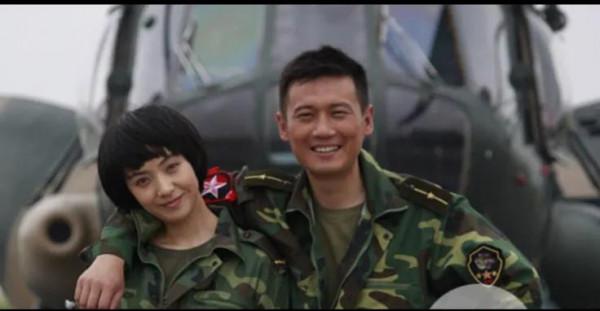 還記得《我是特種兵》裡面的小影嗎，她竟然跟陳排是夫妻