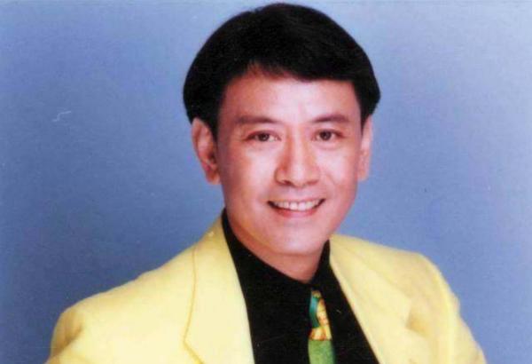 2002年羅文去世,劉鑾雄現身葬禮討債100萬,而張國榮卻為何缺席 2002年羅文去世,劉鑾雄現身葬禮討債100萬,而張國榮卻為何缺席