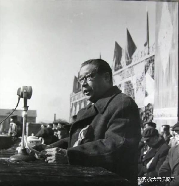 霍英東做了什麼?感動中國,去世後享受國葬待遇,港澳頂流人物抬棺 霍英東做了什麼?感動中國,去世後享受國葬待遇,港澳頂流人物抬棺