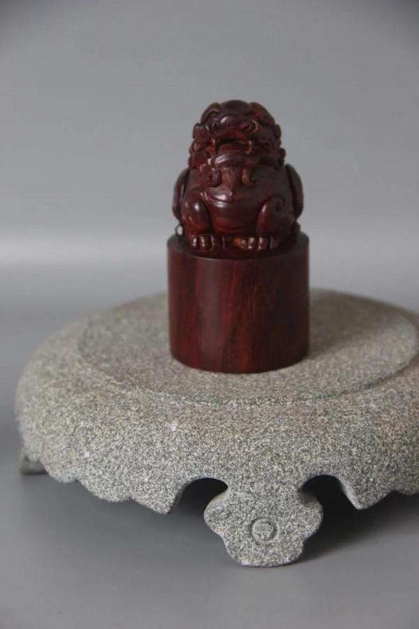 文房重器！小葉紫檀手工雕刻瑞獸印章