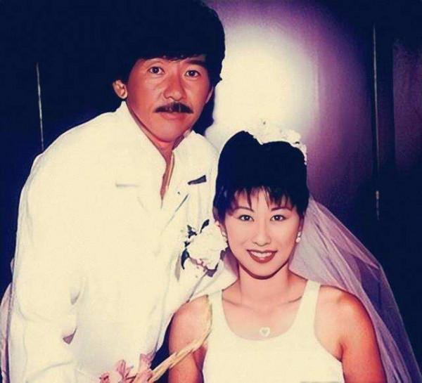 樂壇“大姐大”葉蒨文獲親友慶生,60歲滿頭白髮,五官依舊立體 樂壇“大姐大”葉蒨文獲親友慶生,60歲滿頭白髮,五官依舊立體