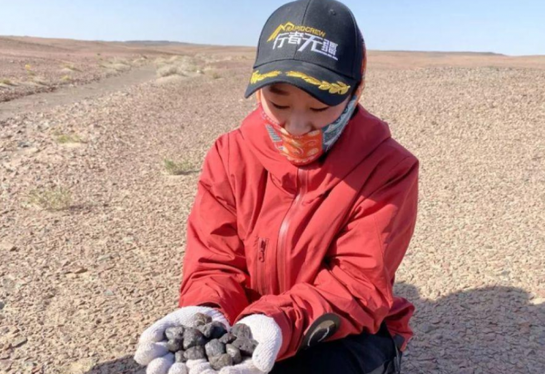 隕石每克拉一萬,貴州女孩有400公斤卻不出售?愛好不能用錢衡量 隕石每克拉一萬,貴州女孩有400公斤卻不出售?愛好不能用錢衡量