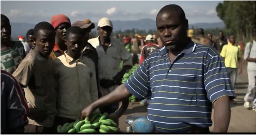 非洲腳踏車騎手：載500斤香蕉騎行100公里，時速70公里不踩剎車