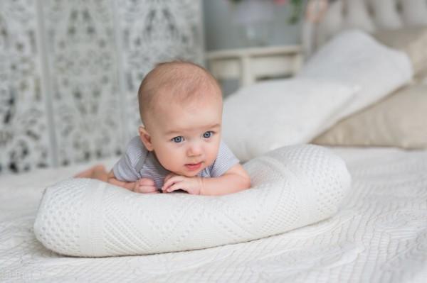 寶寶學趴,這個月份剛好 寶寶學趴,這個月份剛好