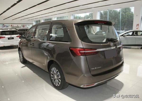 軸距超過3米的合資MPV！搭2.0T+9AT，實拍體驗別克GL8最低配版！