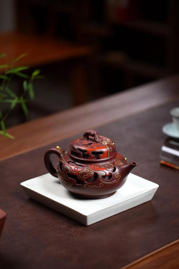 「潛龍昇華」泥料：家藏原礦底槽清 . 480cc 作者：蔣惠娟