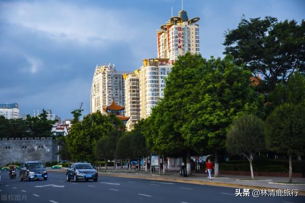 雲貴桂三省交界，有座四季如春的4線城市，空氣好適合養老
