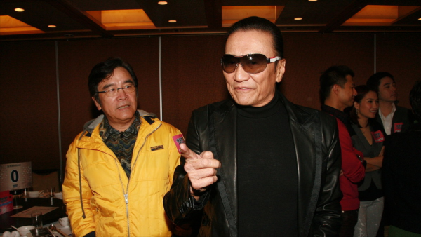 兒女身在娛樂圈，父母欠債、賴賬、感情複雜，這十幾位明星不容易