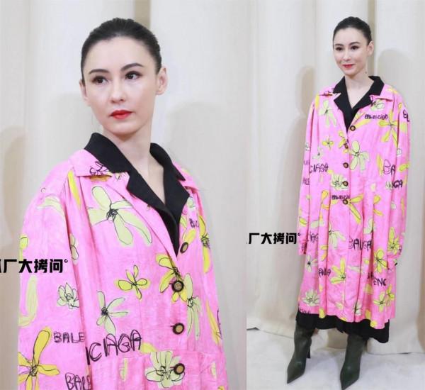 巴黎世家設計太迷！張柏芝像披了床單，戚薇李承鉉夫婦畫風也古怪