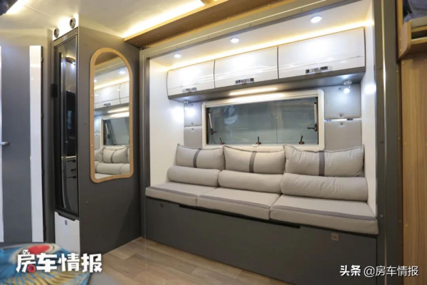 適合一家4口的高性價比房車,全套家電用著方便,內飾設計挺洋氣 適合一家4口的高性價比房車,全套家電用著方便,內飾設計挺洋氣
