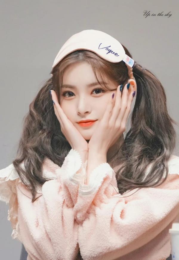 王怡人在韓活動未行韓國大禮被韓網友評論，黃子韜王嘉爾曾也被罵