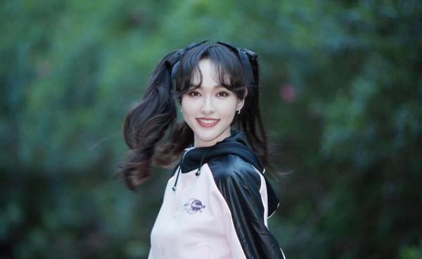 女學生別硬演！強裝嫩的比紅燒肉還油膩，有人卻似清泉，美了歲月
